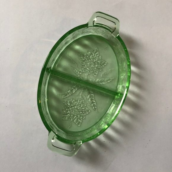 Vintage Other - VINTAGE 1930s Green Depression Glass Serving Bowl